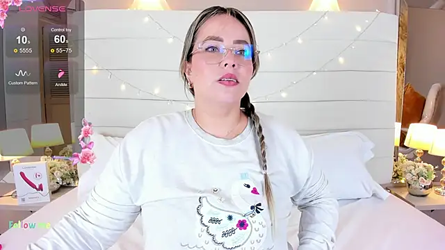 Charlotte93  online show from 11-18-25, 11:47