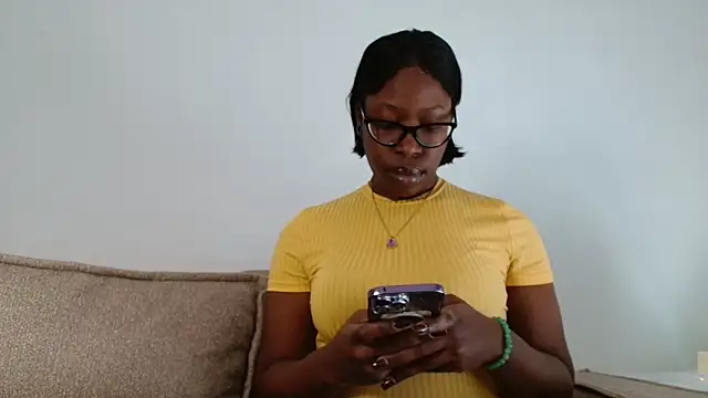 Snapshot of MadamIndigo chatting on 11-24-25, 09:31 MadamIndigo online show from 11-24-25, 09:31