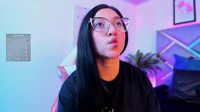 lucy neil online show from 11-06-25, 02:34