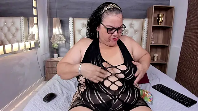 Snapshot of mommy_cute chatting on 07-21-26, 03:09 mommy cute online show from 07-21-26, 03:09