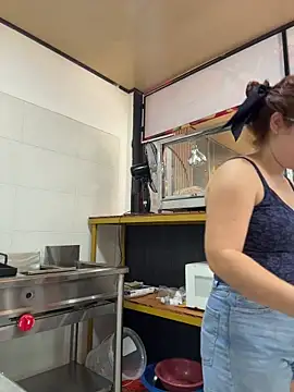 Lucyklein2022 online show from 10-09-25, 04:16