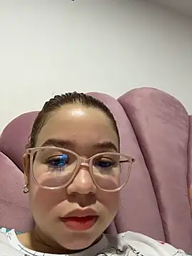 Snapshot of Lucyklein2022 chatting on 03-20-26, 11:42 Lucyklein2022 online show from 03-20-26, 11:42
