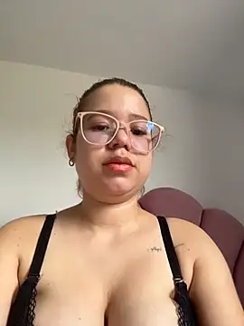 Snapshot of Lucyklein2022 chatting on 03-27-26, 03:34 Lucyklein2022 online show from 03-27-26, 03:34