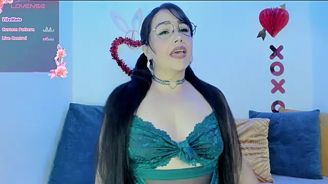 Snapshot of yelenaowens chatting on 02-10-25, 01:24 yelenaowens online show from 02-10-25, 01:24