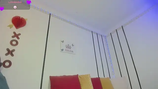 Snapshot of yelenaowens chatting on 10-31-25, 01:17 yelenaowens online show from 10-31-25, 01:17