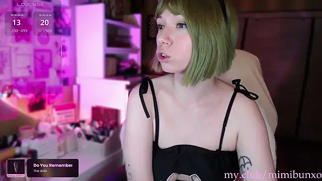 Snapshot of freya_sunny chatting on 05-27-26, 05:04 freya sunny online show from 05-27-26, 05:04