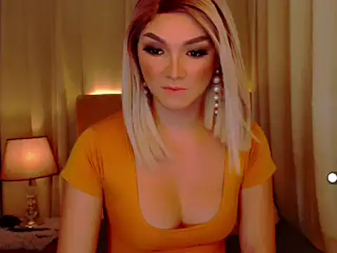Snapshot of mistressseductionleah chatting on 05-08-26, 12:32 mistressseductionleah online show from 05-08-26, 12:32