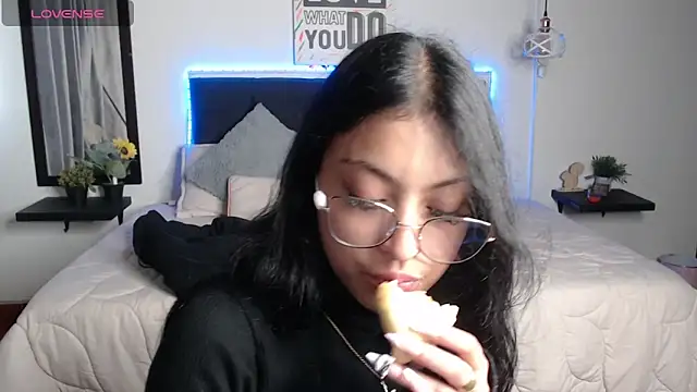 vaness weet online show from 03-11-25, 08:20