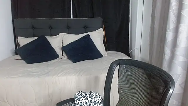 vaness weet online show from 11-21-25, 08:18