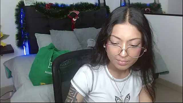 vaness weet online show from 12-21-25, 08:49