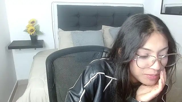 Snapshot of vaness_weet chatting on 04-29-26, 08:15 vaness weet online show from 04-29-26, 08:15