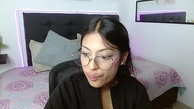 Snapshot of vaness_weet chatting on 05-16-26, 07:34 vaness weet online show from 05-16-26, 07:34