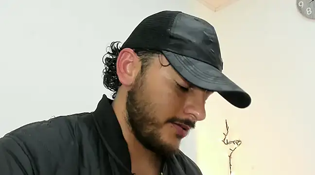 tuyo1995 online show from 01-11-25, 08:43