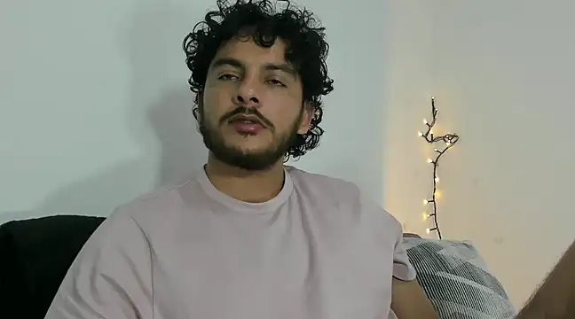 tuyo1995 online show from 01-12-25, 06:39