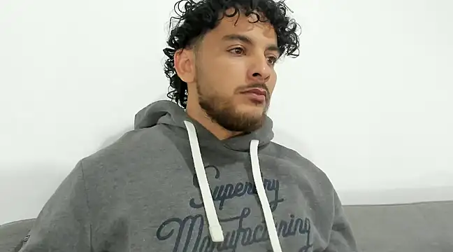 tuyo1995 online show from 02-02-25, 07:41