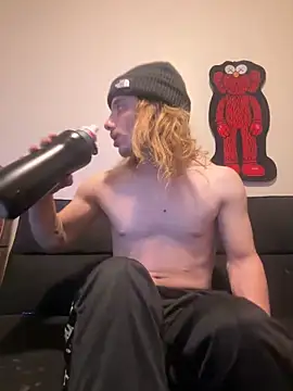 Snapshot of trippyski chatting on 01-01-25, 08:56 trippyski online show from 01-01-25, 08:56