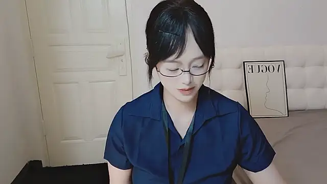 QiuPeiPeimmm online show from 11-17-25, 04:07