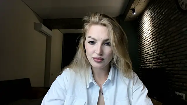 Snapshot of fifteenpoem chatting on 05-25-26, 05:24 fifteenpoem online show from 05-25-26, 05:24