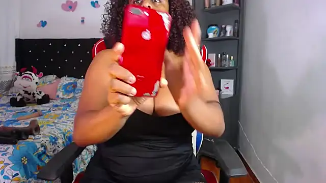 BellaKarla online show from 05-15-26, 11:45