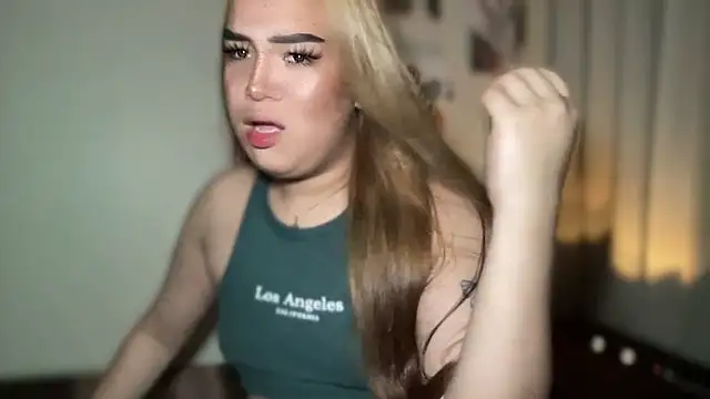 Snapshot of MissCataleyaxxx chatting on 03-02-25, 12:01 MissCataleyaxxx online show from 03-02-25, 12:01