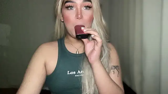 Snapshot of MissCataleyaxxx chatting on 03-13-25, 01:21 MissCataleyaxxx online show from 03-13-25, 01:21