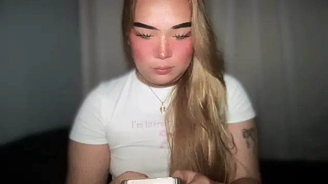 Snapshot of MissCataleyaxxx chatting on 10-03-25, 01:35 MissCataleyaxxx online show from 10-03-25, 01:35