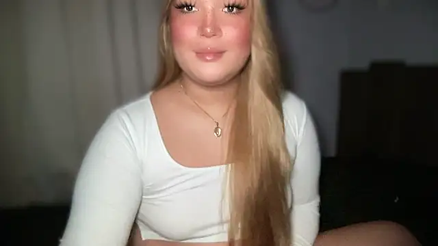 Snapshot of MissCataleyaxxx chatting on 10-17-25, 01:42 MissCataleyaxxx online show from 10-17-25, 01:42