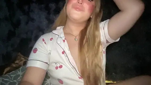 Snapshot of MissCataleyaxxx chatting on 10-23-25, 01:10 MissCataleyaxxx online show from 10-23-25, 01:10