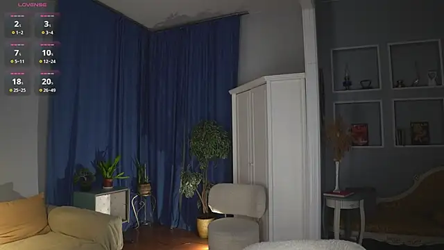 Snapshot of -JuicyMolly- chatting on 10-21-25, 04:08 -JuicyMolly- online show from 10-21-25, 04:08