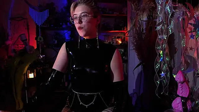 Snapshot of Scarlett_Wanner chatting on 01-10-25, 08:15 Scarlett Wanner online show from 01-10-25, 08:15