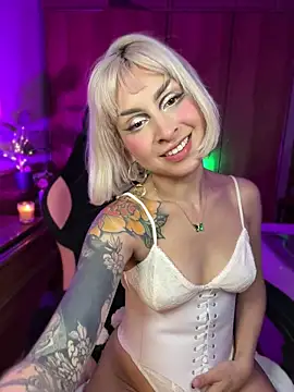 Snapshot of Cinamoonn chatting on 05-29-26, 11:47 Cinamoonn online show from 05-29-26, 11:47