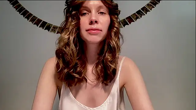 Snapshot of Nikki_Mimimi chatting on 02-06-25, 10:15 Nikki Mimimi online show from 02-06-25, 10:15