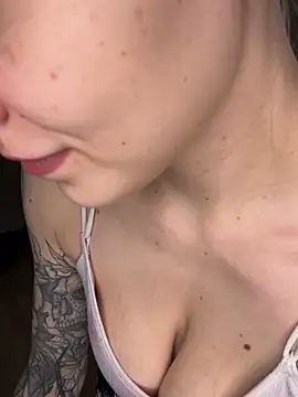 Snapshot of _D_Love_ chatting on 12-26-24, 04:04  D Love  online show from 12-26-24, 04:04