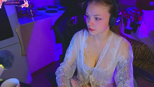 Snapshot of _D_Love_ chatting on 11-02-25, 12:07  D Love  online show from 11-02-25, 12:07