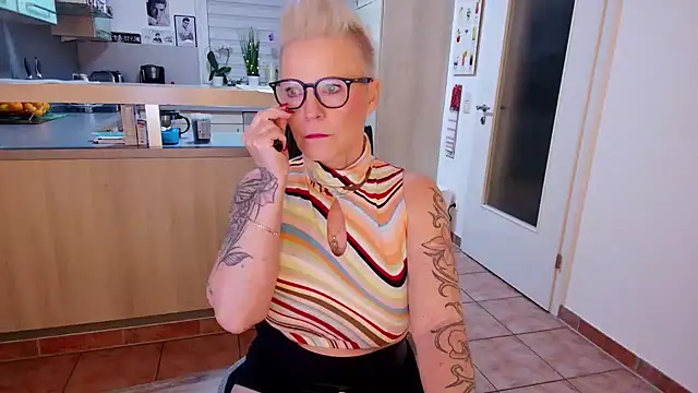 Snapshot of German_Milf chatting on 12-03-24, 05:55 German Milf online show from 12-03-24, 05:55