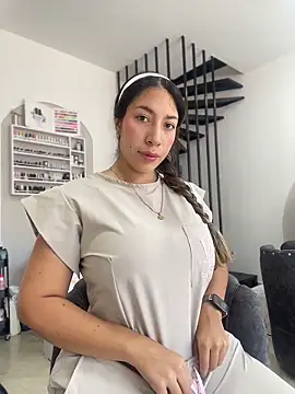 daniela henao online show from 04-14-26, 02:56