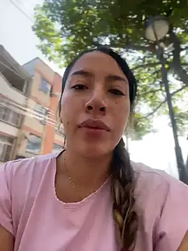 Snapshot of daniela_henao chatting on 05-22-26, 03:06 daniela henao online show from 05-22-26, 03:06
