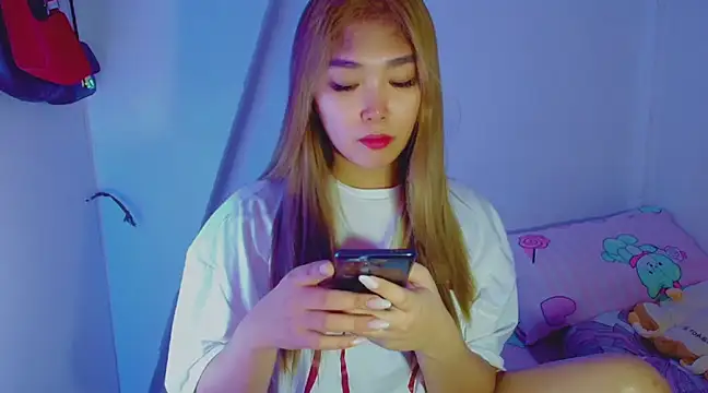 Snapshot of TR4NSCUTI3 chatting on 12-30-24, 08:04 TR4NSCUTI3 online show from 12-30-24, 08:04