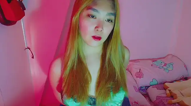 Snapshot of TR4NSCUTI3 chatting on 01-06-25, 11:31 TR4NSCUTI3 online show from 01-06-25, 11:31