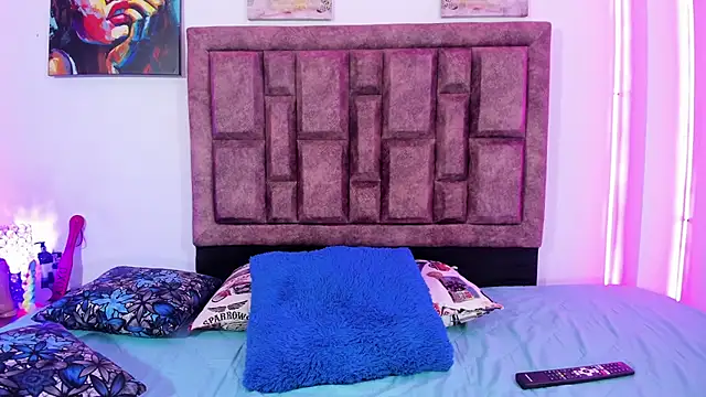 NaughtyAnaa online show from 10-24-25, 03:41