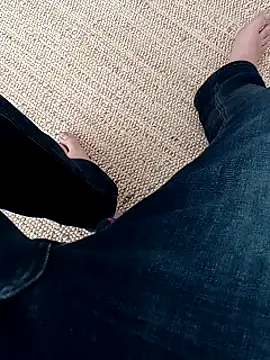 Snapshot of Mark_Dad chatting on 12-15-24, 04:04 Mark Dad online show from 12-15-24, 04:04