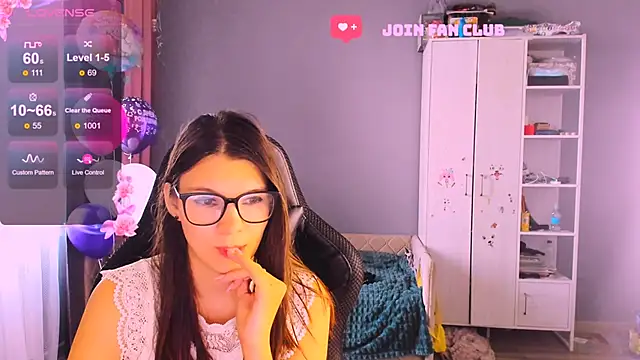 MollyLollipop online show from 10-29-25, 06:37