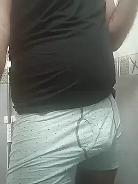 Snapshot of desicockandball chatting on 12-09-24, 05:41 desicockandball online show from 12-09-24, 05:41