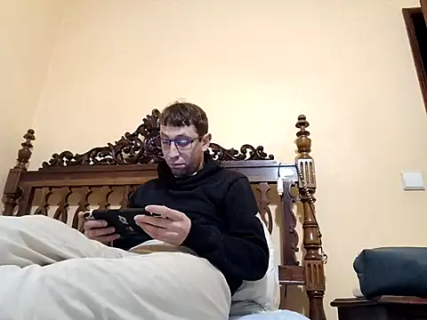 White rabbit  online show from 11-25-25, 05:57