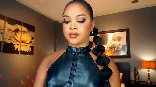 Snapshot of MarryQueen22 chatting on 05-23-26, 01:00 MarryQueen22 online show from 05-23-26, 01:00