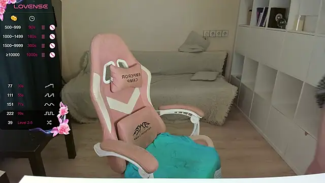 Snapshot of PlumPie chatting on 10-09-25, 04:21 PlumPie online show from 10-09-25, 04:21