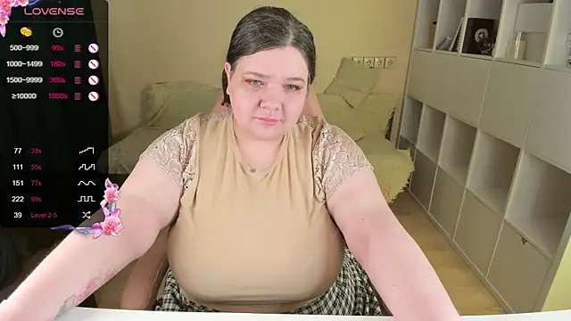 Snapshot of PlumPie chatting on 10-15-25, 11:32 PlumPie online show from 10-15-25, 11:32