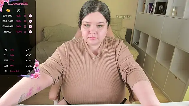 Snapshot of PlumPie chatting on 11-10-25, 12:20 PlumPie online show from 11-10-25, 12:20