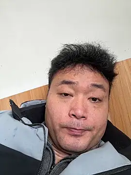 Snapshot of S00 chatting on 12-18-25, 03:56 S00 online show from 12-18-25, 03:56