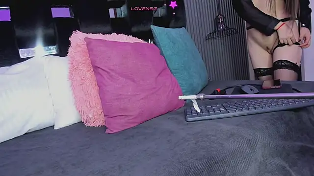 Snapshot of levana1 chatting on 11-21-25, 09:24 levana1 online show from 11-21-25, 09:24